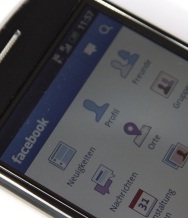 Smartphone: Schmidt kritisiert Sperre von Facebook & Co (Foto: pixelio.de/gopp)