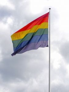 Rainbow Flag: Ungleichberechtigung schadet Wirtschaft (Foto: pixelio.de/manwalk)