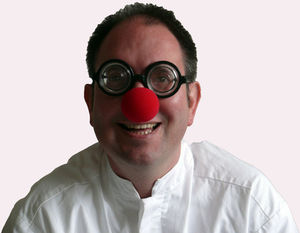 Clown-Doktor: Wohltaten bereichern Leben (Foto: pixelio.de, J. Sabel)