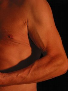 Muskel: Frauen bevorzugen Machos während Eisprung (Foto: pixelio.de, Kühnle)