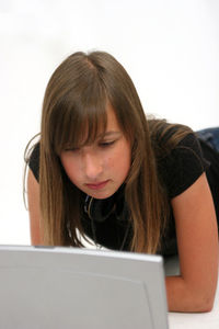 Junge Internetnutzer: Chatbot jagt Sexualstraftäter (Foto: pixelio/Alexandra H.)