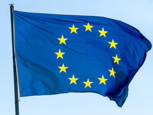 Europa-Flagge: Kapitalgeber sehen hier Potenzial (Foto: pixelio.de/Fotohierro)