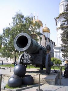 Kanone im Kreml: Krim-Annexion folgenschwer (Foto: pixelio.de/ivak)