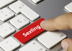 Sexting: Intimer Foto-Austausch kann schlecht enden (Foto: fotolia.com/momia)