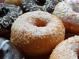 Donuts: haben nur wenig Schuld an Fettleibigkeit (Foto: pixelio.de/Lichtkust73)