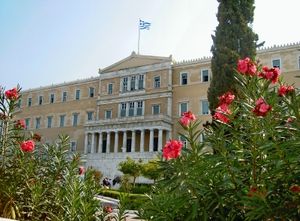 Parlament in Athen: Bevölkerung will den Euro (Foto: pixelio.de, Bildpixel)