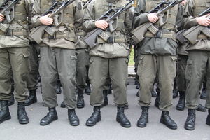 Soldaten: werden durch Hologramme gewarnt (Foto: pixelio.de/Gabi Eder)
