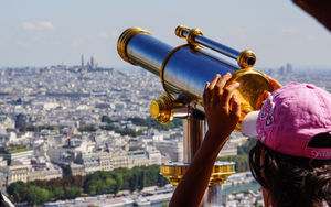 Paris: Ausschau halten nach Terrorismus (Foto: pixelio.de/Rainer Sturm)