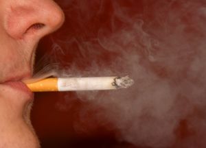 Rauchen: Bei Drogenkonsum ist das öfter der Fall (Foto: pixelio.de/Regina Kaute)