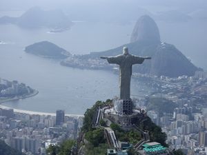 Friedenssymbol: Brasiliens Realität ist anders (Foto: Andrea45, pixabay.com)
