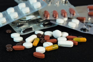 Mix aus Tabletten: Bio statt Chemie als Ziel (Foto: Bernd Kasper, pixelio.de)