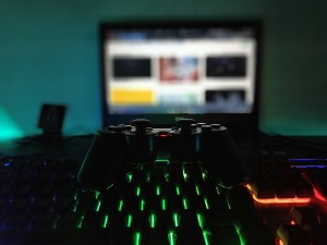 Gaming und TV: Adaptionen für das Fernsehen sind gefragt (Foto: robinjassigill, pixabay.com)