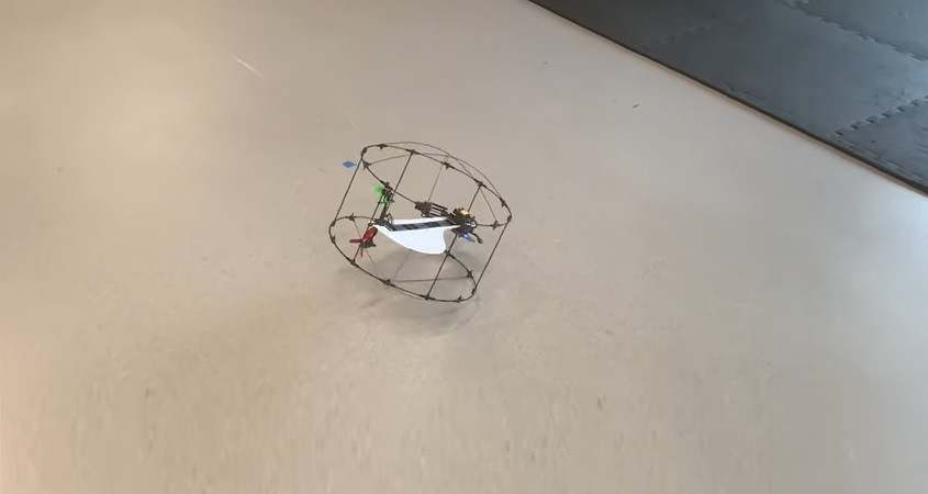 Innovativer Roboter "ATOM" rollt und fliegt