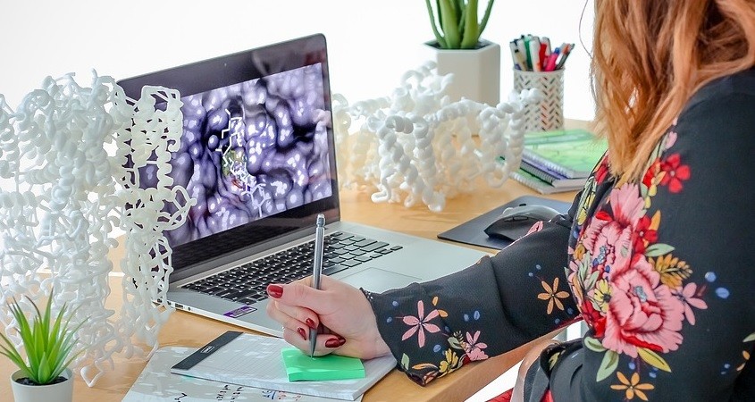 Wissenschaftlerinnen online oft zurückhaltend