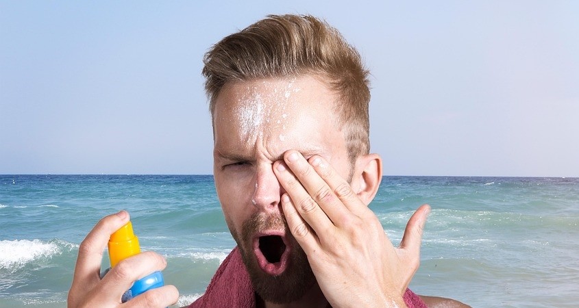 Sonnencreme verschärft das Plastikmüllproblem