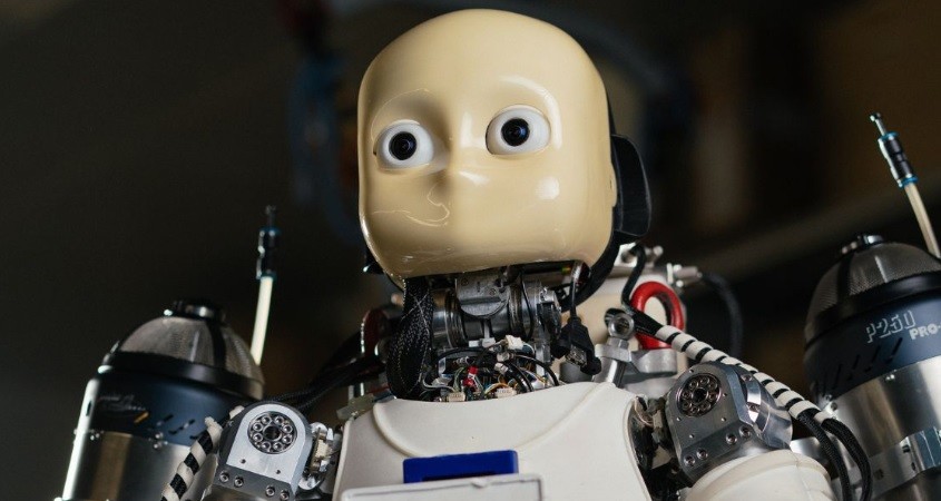 Humanoider Roboter kann nun auch fliegen