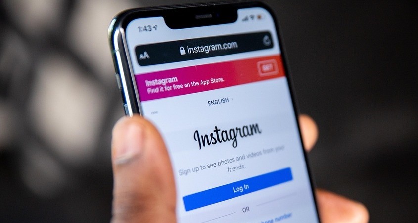 Bilder beeinflussen Meinungen im Social Web