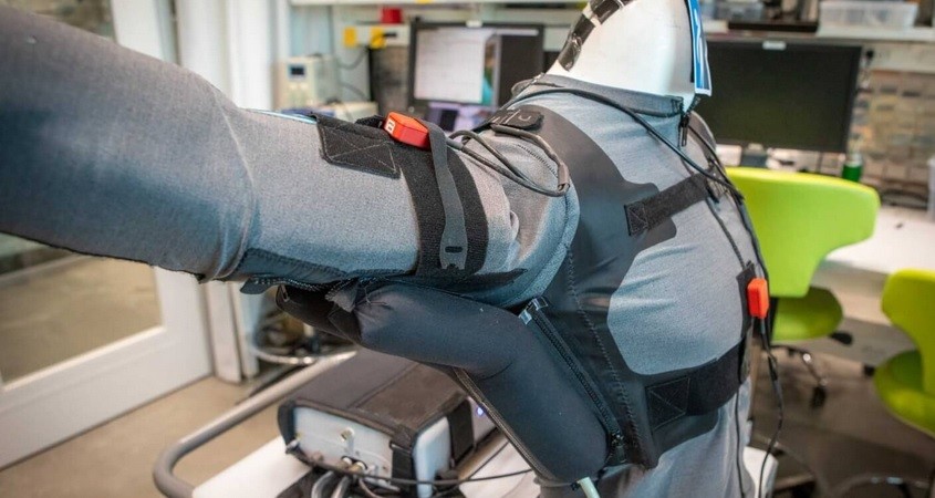 Neues Exoskelett macht Gelähmte wieder mobil