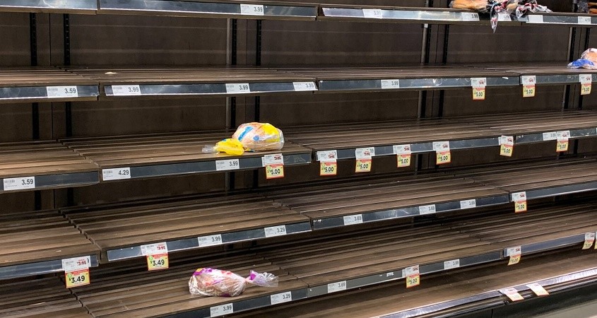 Leere Supermarktregale verängstigen Kunden