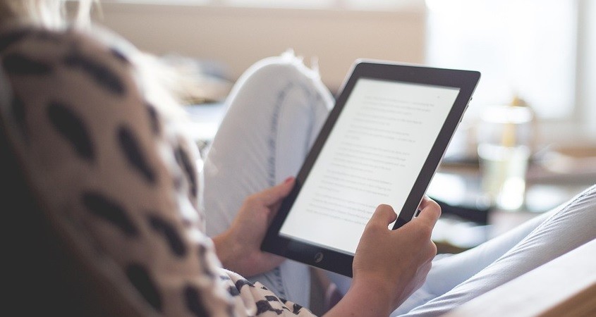 Hälfte der Deutschen liest inzwischen digital