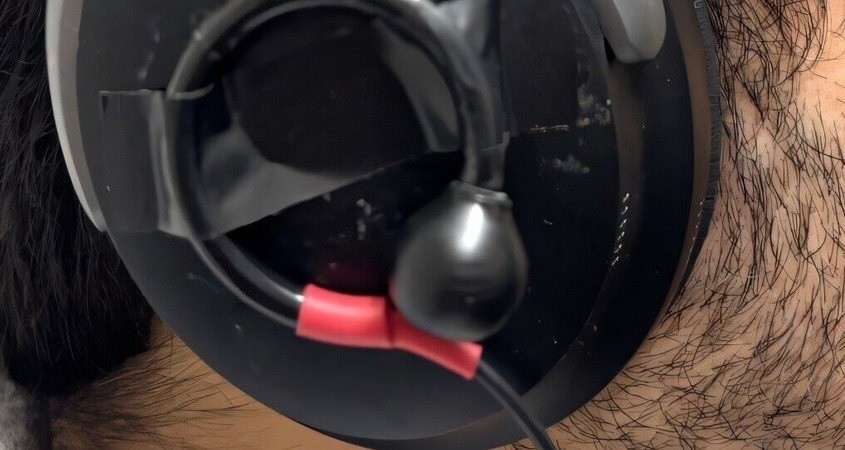 KI-Kopfhörer ermöglicht mühelose Unterhaltung