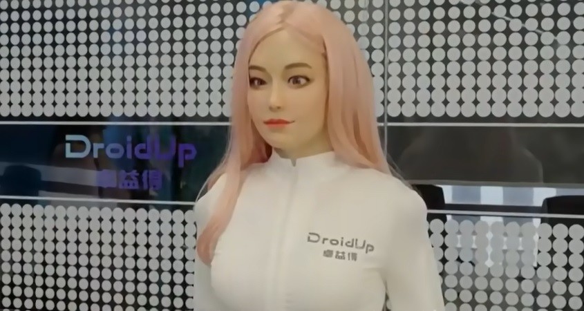 Warme Roboterfrau "Moya" menschlich wie nie