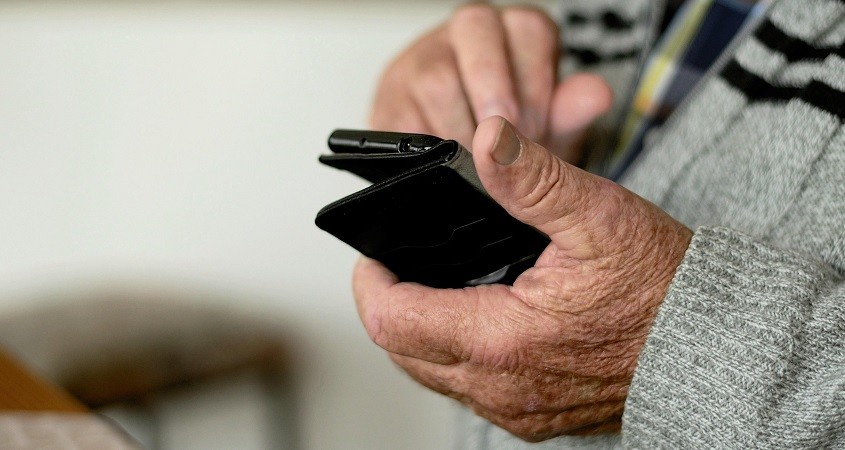 Fast jeder zweite Senior nutzt das Social Web