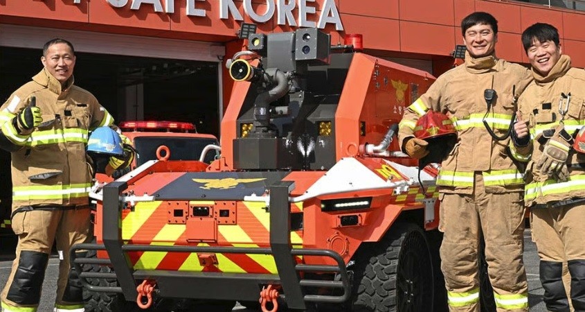 Feuerl&ouml;schroboter bleibt bei gr&ouml;&szlig;ter Hitze cool