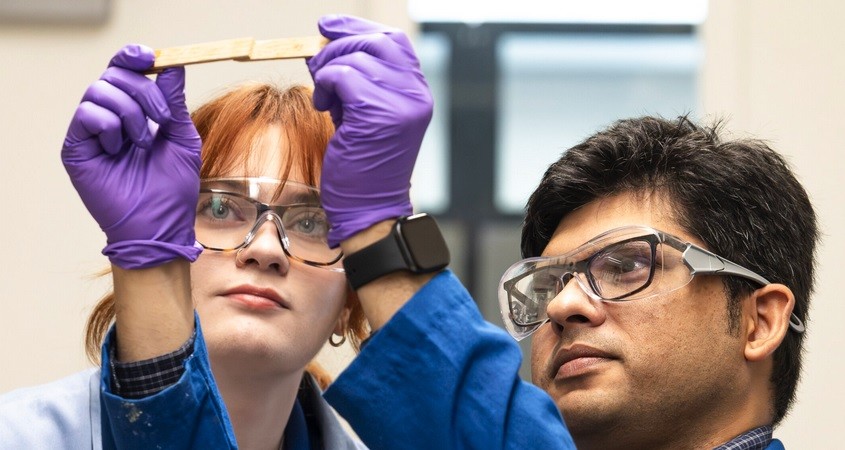 Superkleber aus recyceltem Kunststoff kreiert