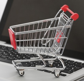 Online-Einkauf: E-Commerce stützt Handel weiter (Foto: pixelio.de, Tim Reckmann)