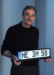 Wissenschaftler Arno Eberwein mit Prototyp  Foto: 3M
