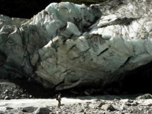 Stefan Winkler am Gletschertor des Franz-Josef-Glacier (Foto: Nina Kurr)