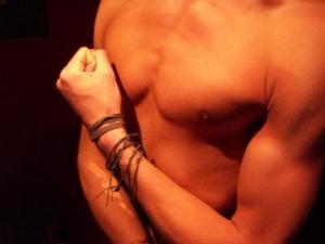Muskulöse Männer kommen bei Frauen besser an (Foto: Pixelio)