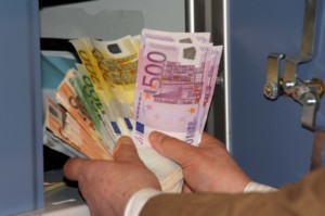 Wertgegenstände während Urlaub in Tresor oder Bankschließfach aufbewahren (Foto: pixelio.de)
