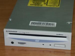 Produktion von DVD-Laufwerken von Zulieferproblemen betroffen (Foto: pixelio.de)