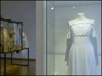 Neuestes Exponat: Ein Brautkleid