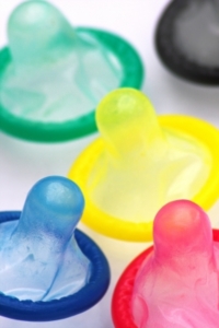 Wirksamen Schutz vor HIV bieten nur Kondome (Foto: pixelio)