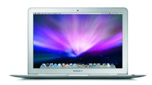 MacBook Air besticht durch äußerst schlankes Design (Foto: apple.com)
