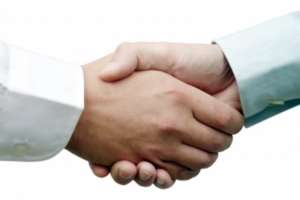 Handshakes sind im Bewerbungsgespräch 2.0 nur noch digital (Foto: pixelio.de)