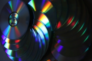 Rund 3.500 rechtsextremistische Musik-CDs und LPs konnte das BKA sicherstellen (Foto: pixelio.de)
