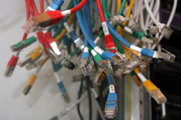 Gezielter Angriff auf Netzwerkkomponenten legt System lahm (Foto: fotodienst.at)