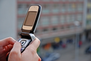 Wettbewerb um Handy-Kunden spitzt sich zu (Foto: pixelio.de, Paul-Georg Meister)