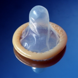 Kondome spielen in der Aids-Vorbeugung immer noch eine große Rolle (Foto: Klicker/pixelio)