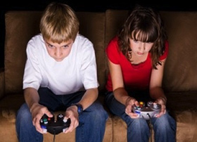 Gewaltinhalte in Videospielen beunruhigen die Eltern (Foto: grandtheftchildhood.com )