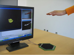 Der Prototyp des Ultraschall-Haptik-Systems (Foto: University of Tokyo/Iwamoto et al.)