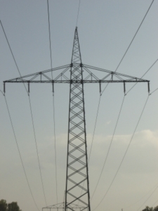 Synergien für gemeinsame Nutzung des Stromnetzes erwartet (Foto: pixelio.de, Kladu)
