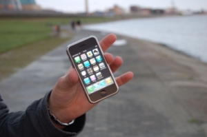 Touchscreen-Handys im Trend (Foto: pixelio.de, Lars Mikloweit/Danny König)