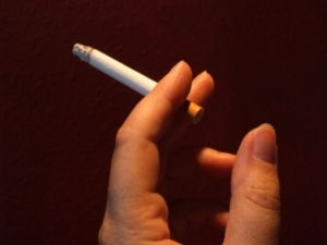 Auch nur am Wochenende schädlich: Das Rauchen (Foto: pixelio.de/Herbert)