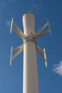 Die Tower Tube mit aufgesetzter Windturbine (Foto: Ericsson)