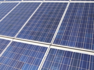 Große Solarzellen bekommen winzige Konkurrenz  (Foto: pixelio.de,  RainerSturm)